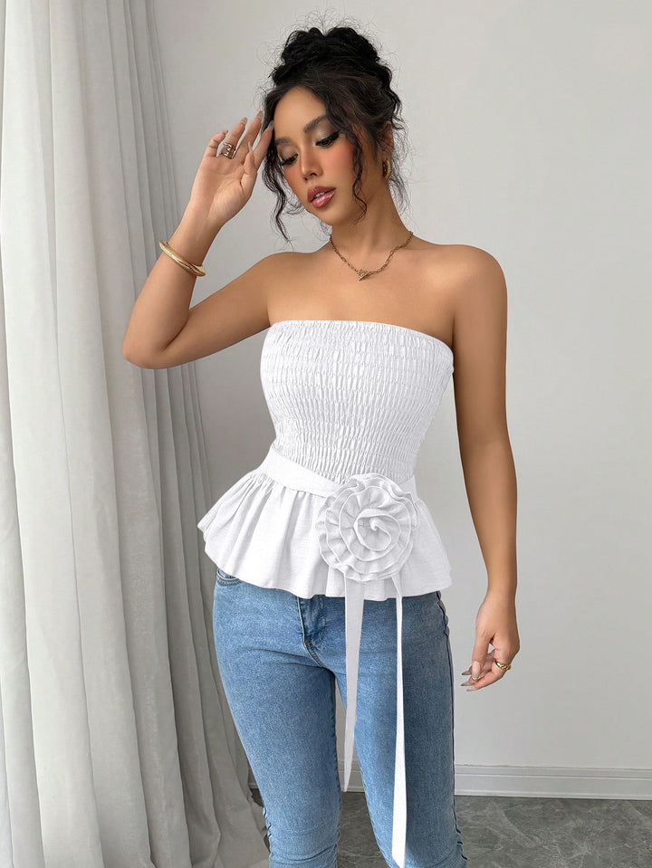 Damen nan figurbetontes trägerloses Smok-Oberteil mit Volant-Peplum und dekorativer Stoffblume Echo Archiv