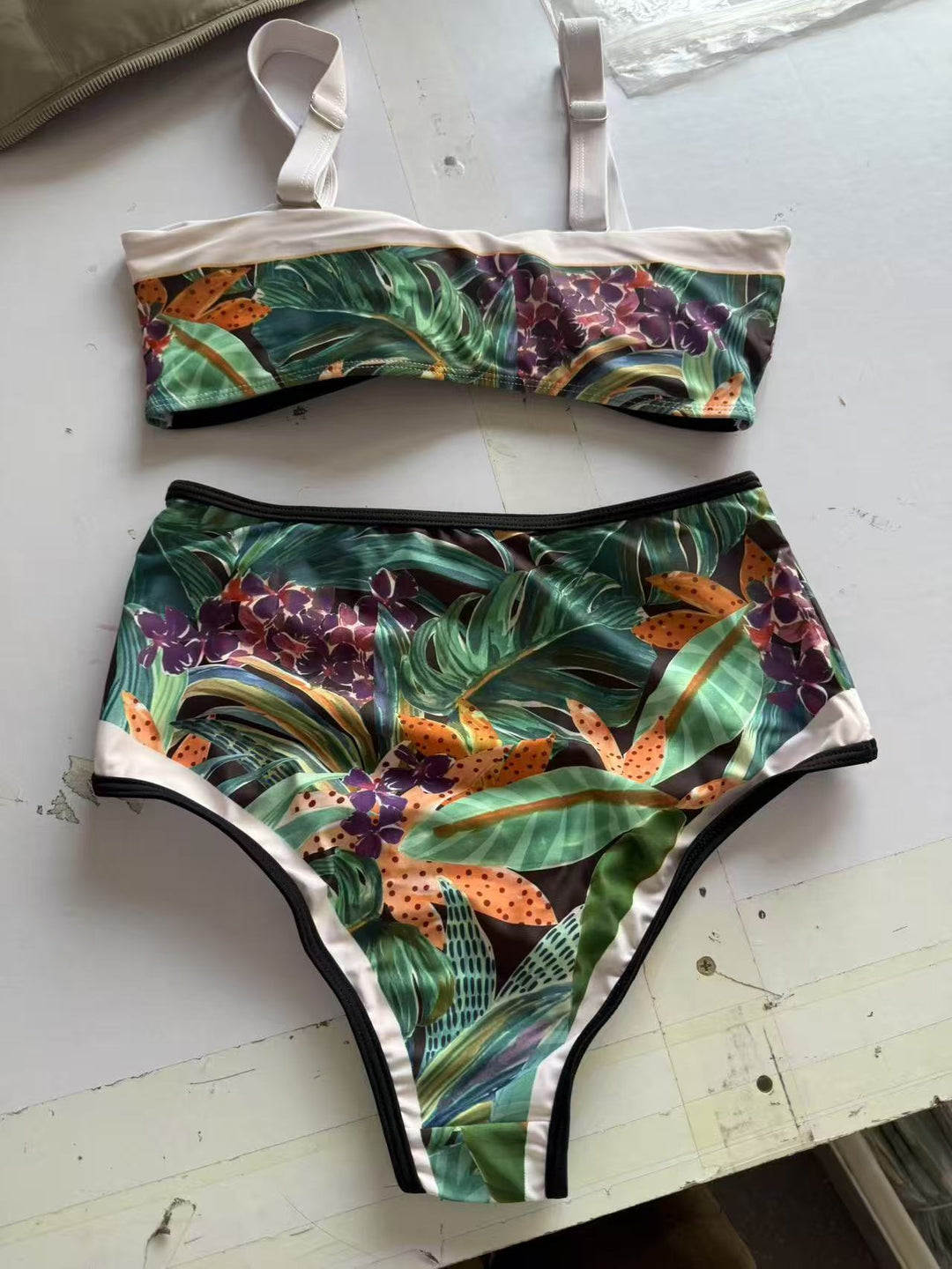Damen Hochtailliertes Bikini-Set mit floralem Muster und verstellbaren Trägern Echo Archiv