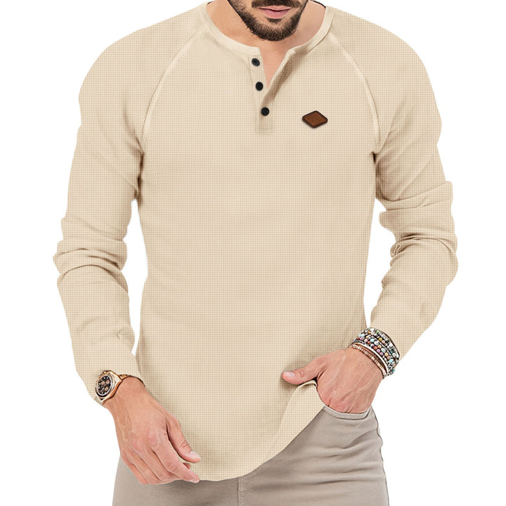 Herren Langarmshirt mit modernen Knopfdetails und sportlichem Look Echoarchiv