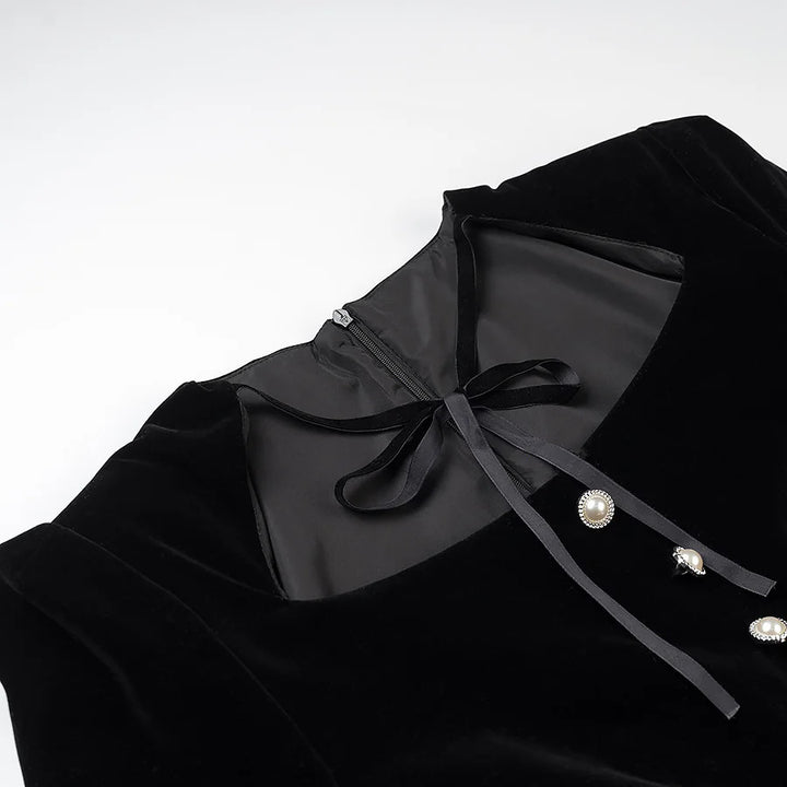 Damen viktorianische Samtbluse mit Stufenvolant-Rockdetail und Zierknopfleiste – Élovi