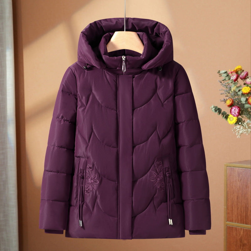 Damen gesteppte Thermo-Outdoorjacke mit ergonomischer Kapuze und floraler Taschenstickerei – Avérine