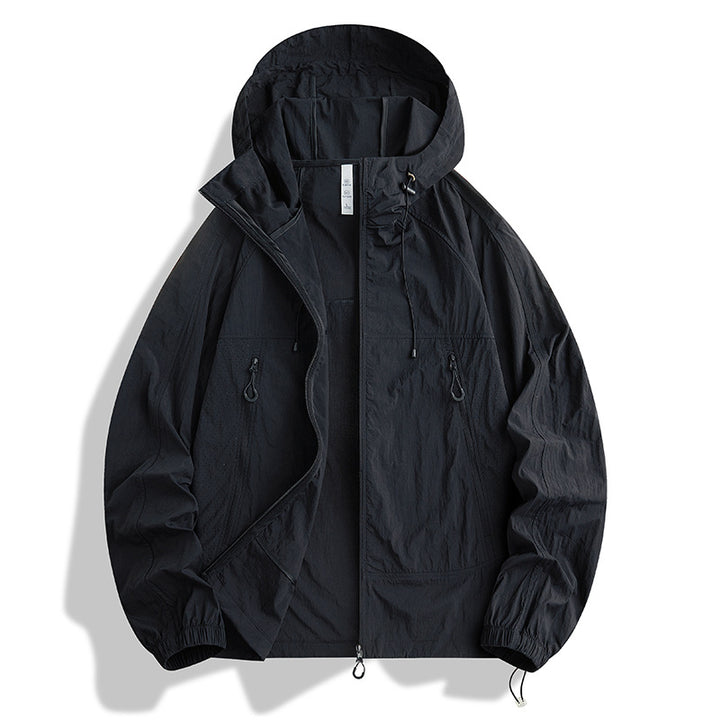 Herren Ultraleichte Kapuzen‑Windjacke mit Packfunktion, Meshfutter & Reißverschlusstaschen Echoarchiv