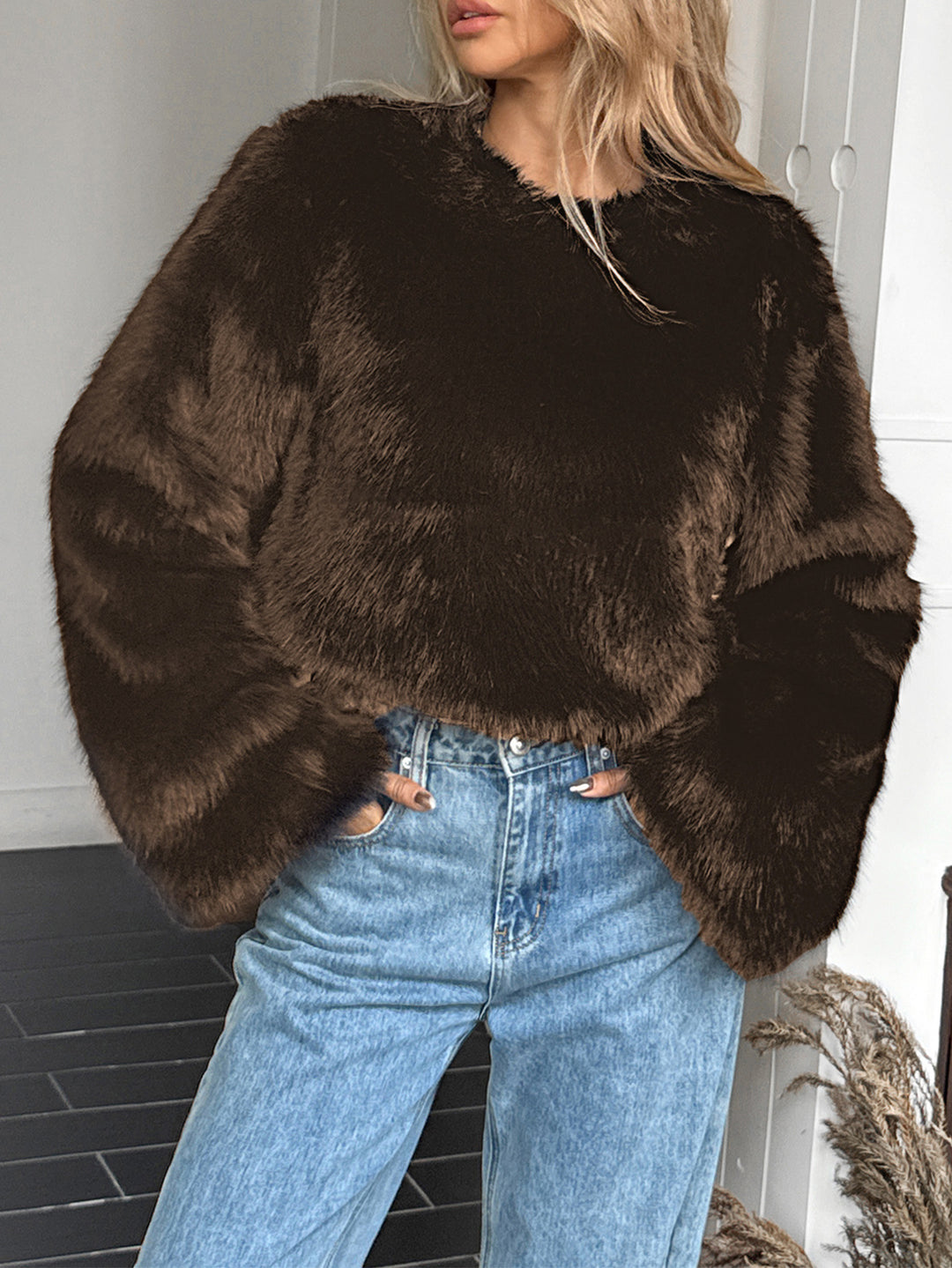 Damen kuscheliger Cropped-Faux-Fur-Pullover mit ausgestellten Ärmeln – Mavelle