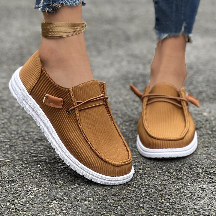Damen Slip-On Mokassin-Sneaker aus geripptem Textil – Névara
