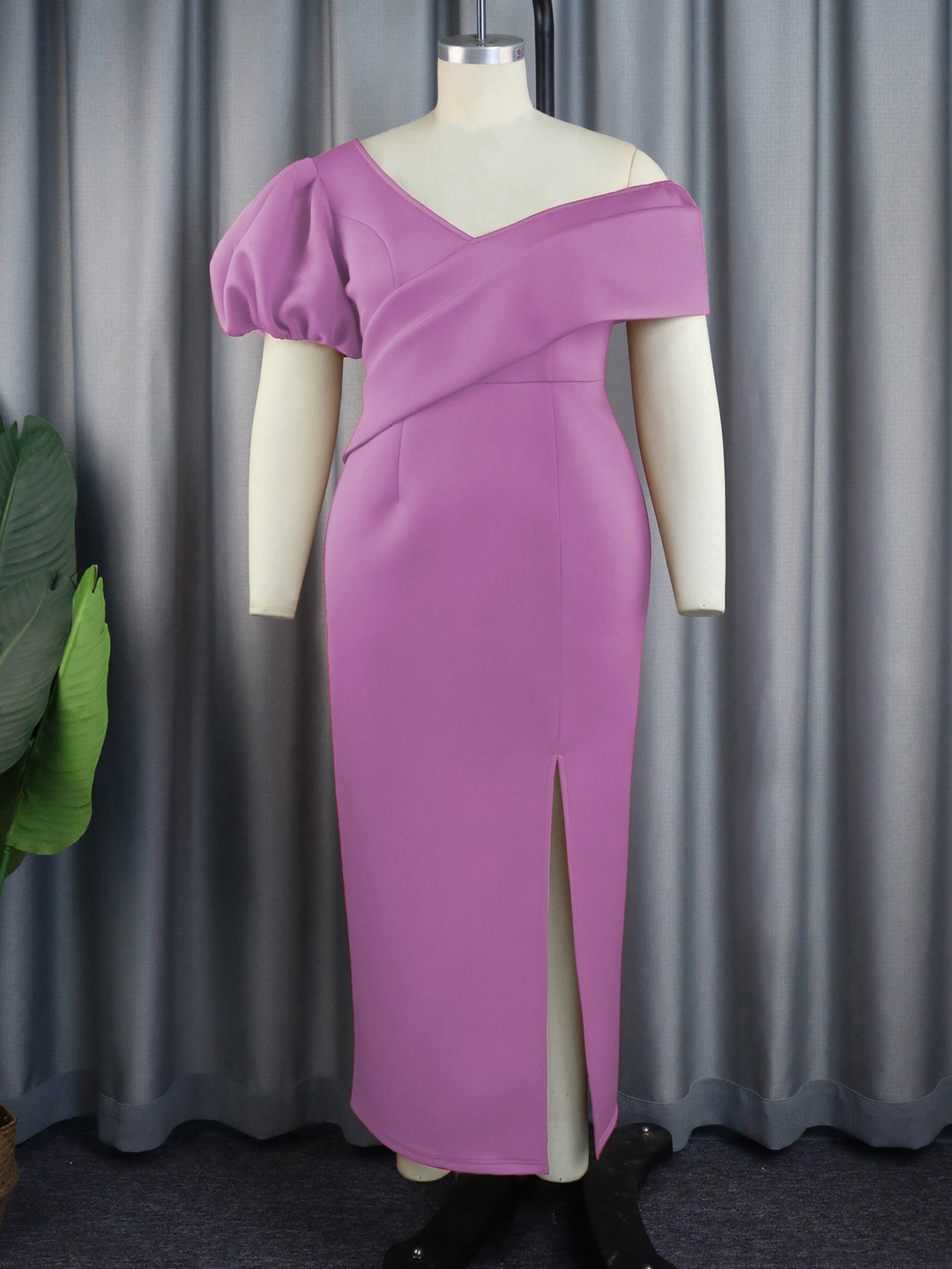 Damen Elegantes Maxikleid mit asymmetrischem Ausschnitt und voluminösen Puffärmeln Echo Archiv