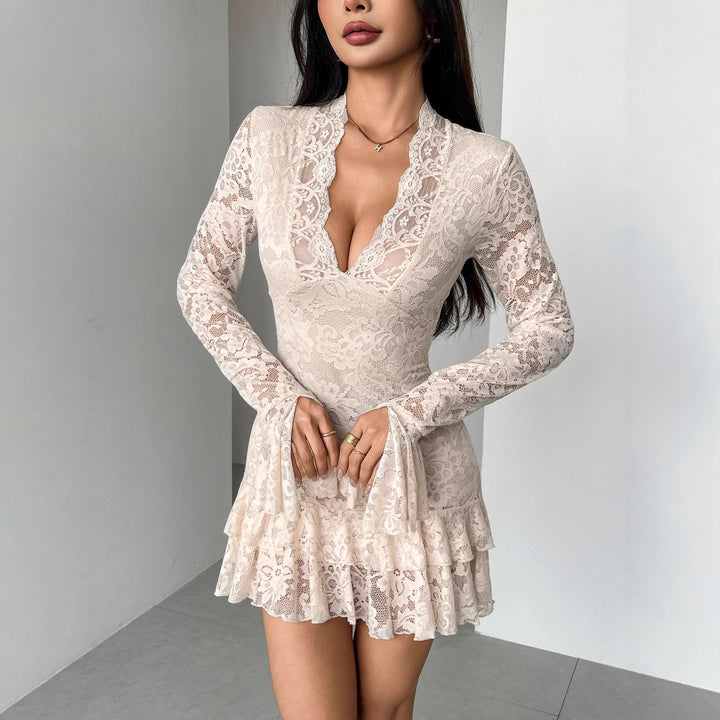 Damen nan tailliertes Spitzen-Minikleid mit tiefem V-Ausschnitt, Trompetenärmeln und Stufenvolant Echo Archiv
