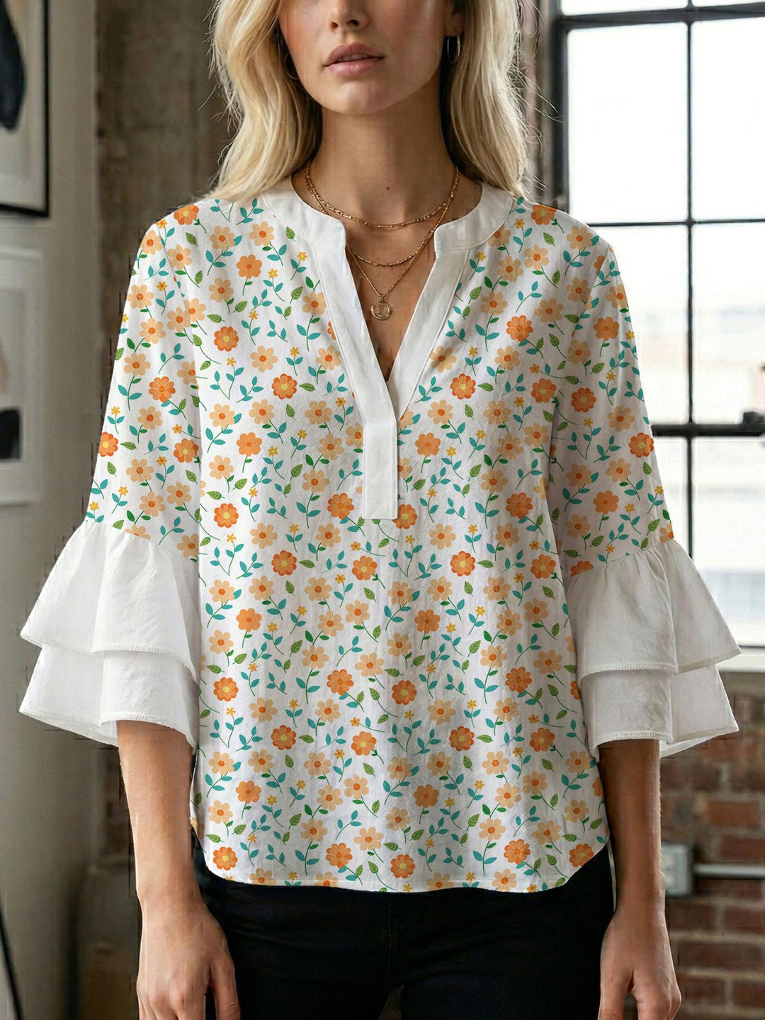 Damen Blusenshirt mit voluminösen Ärmeln und kreativem Druckdesign Echo Archiv