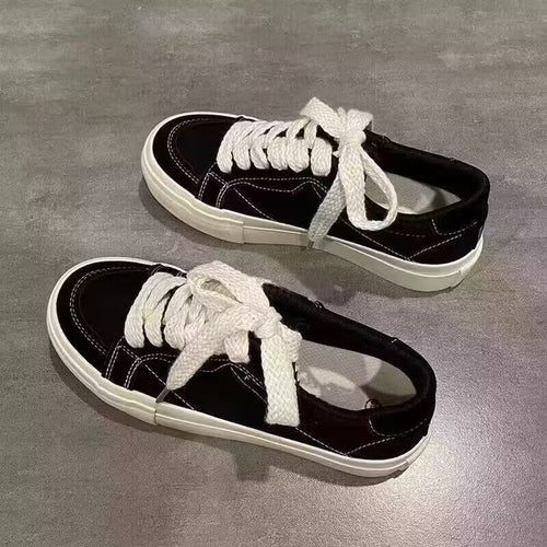 Damen Sportliche Sneakers mit weichem Veloursleder und robustem Elastikverschluss Echo Archiv