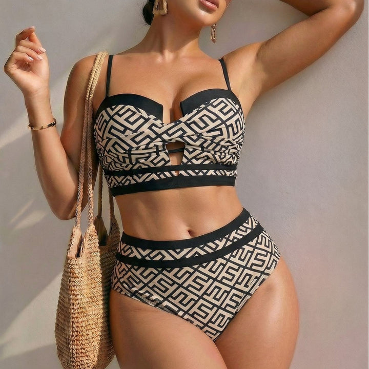Damen Hoch geschnittener Bikini mit trendigem Cut-Out und geometrischem Muster Echo Archiv