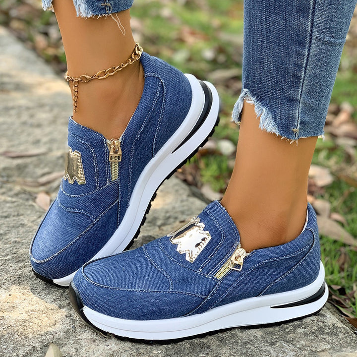 Damen Plateau-Slipper-Sneaker aus Veloursimitat mit seitlichem Zier-Reißverschluss und metallischer Applikation – Névara