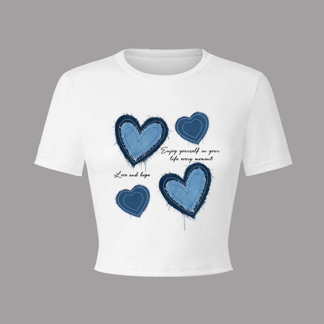 Damen Crop-T-Shirt mit kreativem Herzmotiv und motivierendem Schriftzug Echo Archiv