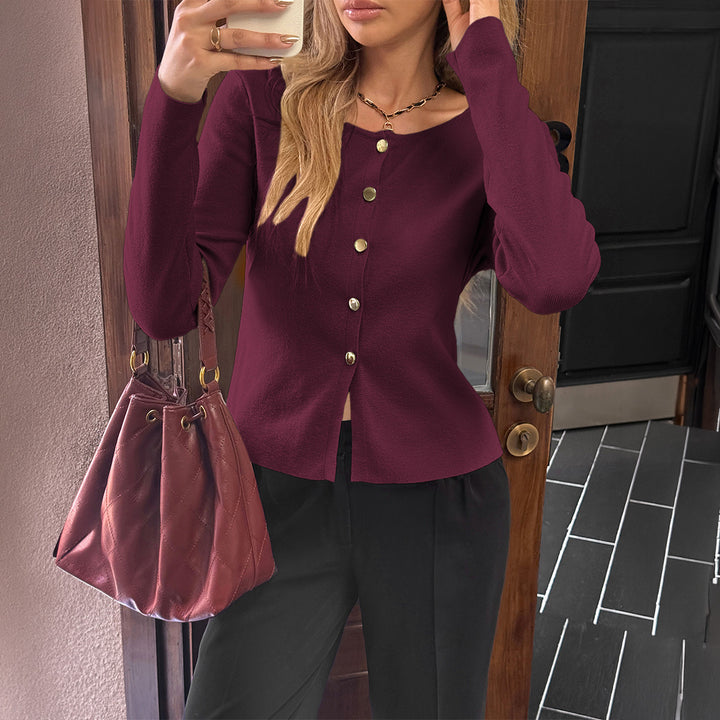 Damen taillierter Feinstrick-Cardigan mit asymmetrischer Goldknopf-Leiste und Frontschlitz – Veloura