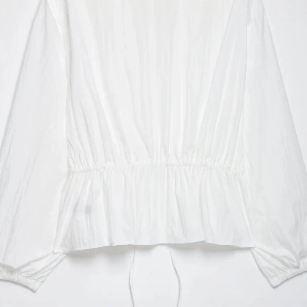 Damen Romantische Baumwoll‑Rüschenbluse mit Highneck, Kordelzugtaillierung und Volant‑Saum Echo Archiv