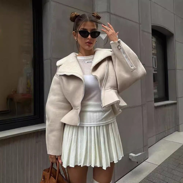 Damen Kurze Lammfellimitat-Bikerjacke mit Oversize-Kragen und asymmetrischem Reißverschluss Echoarchiv
