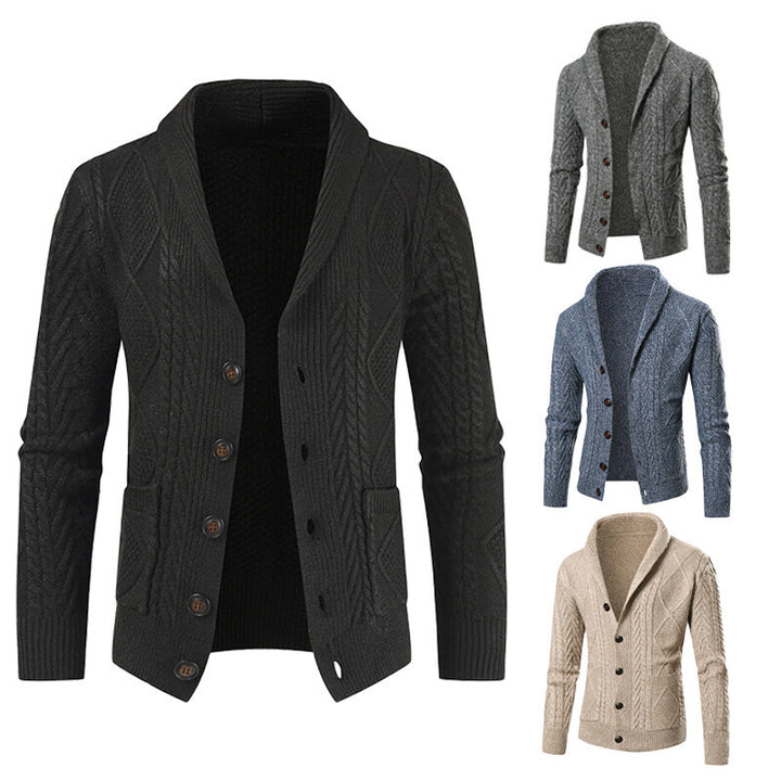 Herren Strickjacke mit modernem Zopfmuster und aufgesetzten Taschen Echoarchiv