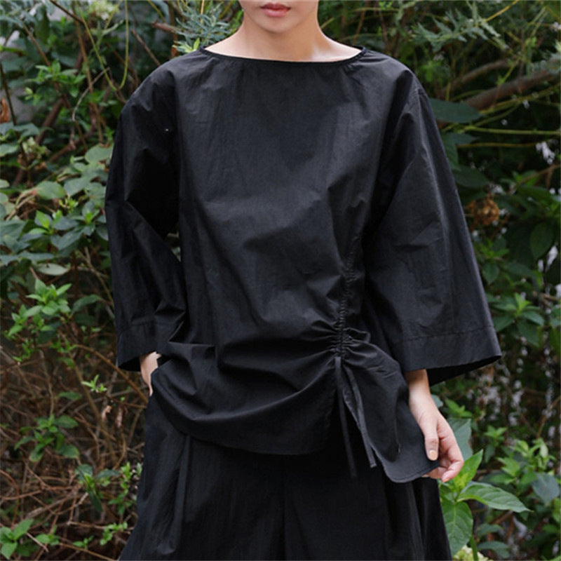 Damen Oversize-Bluse mit seitlicher Kordel‑Raffung, U‑Boot‑Ausschnitt und weiten Ärmeln Echoarchiv