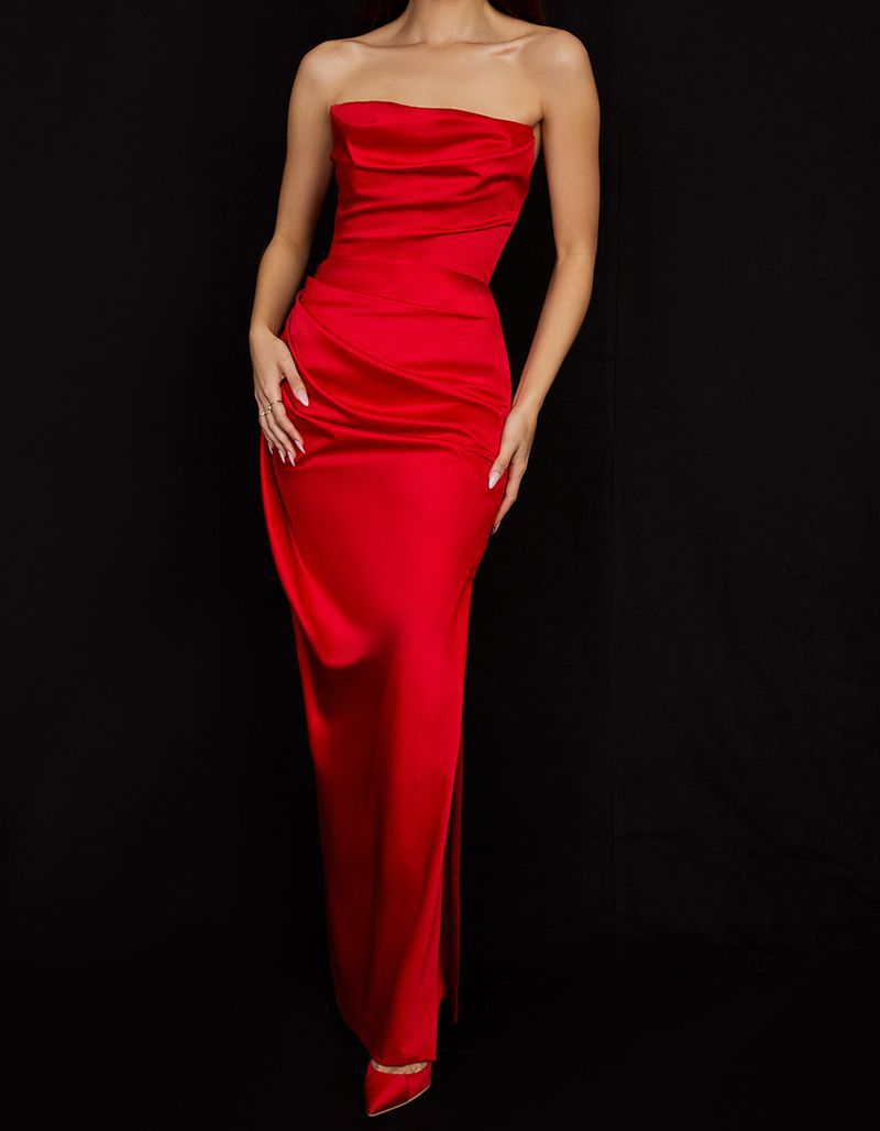 Damen nan luxuriöses Satin-Abendkleid mit drapiertem Bustier taillierten Drapierungen und schlanker Säulensilhouette Echo Archiv