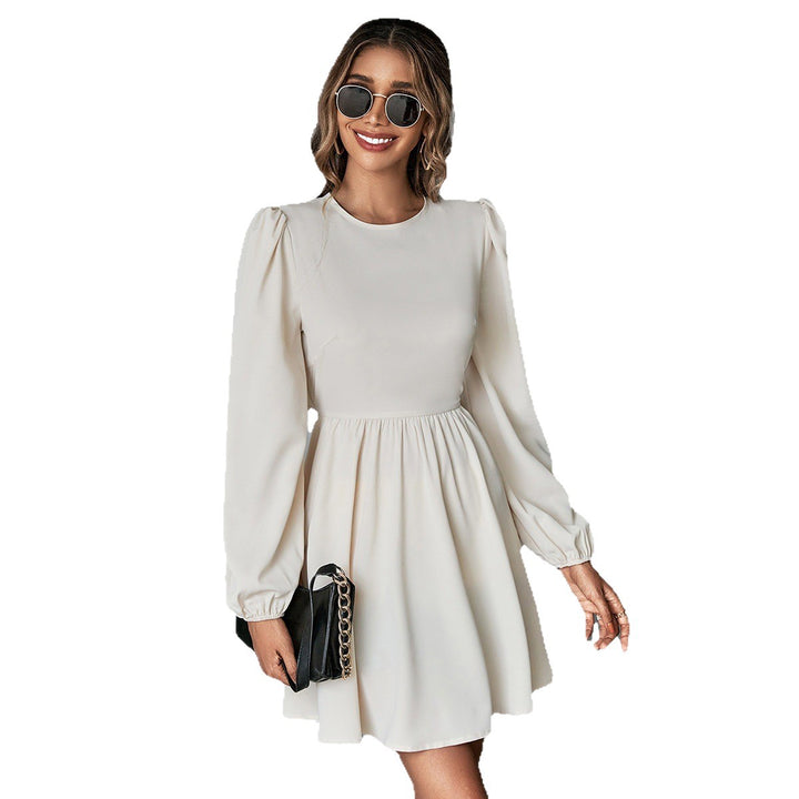 Damen schickes Cocktailkleid mit geraffter Taille, langen Ballonärmeln und rundem Ausschnitt – Élara