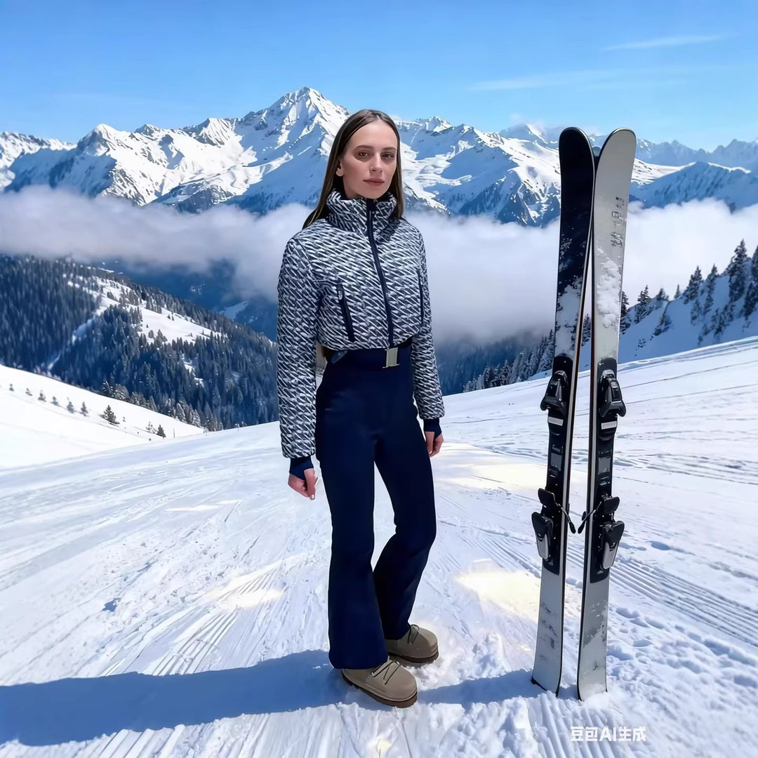 Damen Zweiteiliges Ensemble aus strukturierter Kurzjacke und hochgeschnittener Schlaghose Echo Archiv