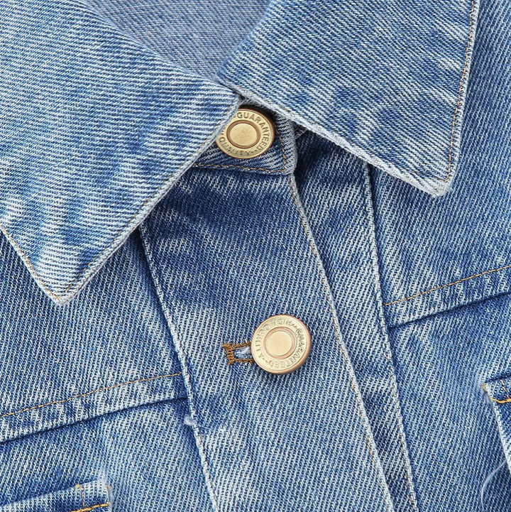 Damen Kurze Denim-Jacke mit Metallic-Finish und aufgesetzten Brusttaschen Echoarchiv