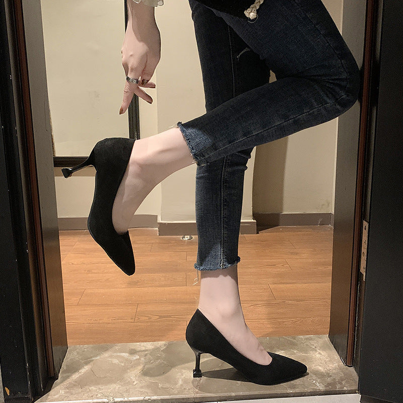 Damen spitze Pumps mit geometrischem Stiletto-Absatz und weichem Velours-Obermaterial Echo Archiv