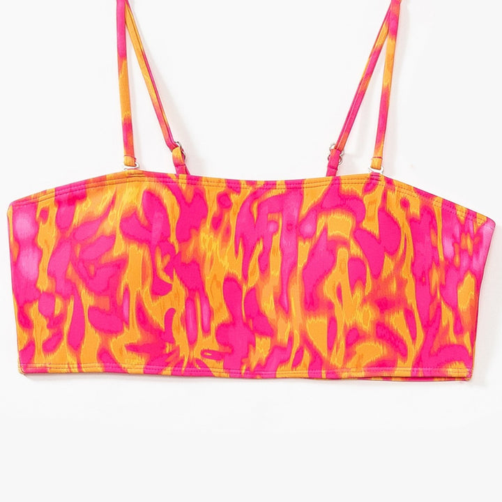 Damen Bikini-Set mit modischem Bandeau-Oberteil und hoch geschnittenen Bottoms Echo Archiv