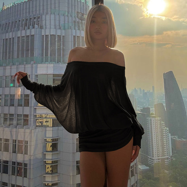 Frauen Oversize Off-Shoulder Feinstrick Mini Kleid mit Batwing Ärmeln und gerafftem Bund – Élara