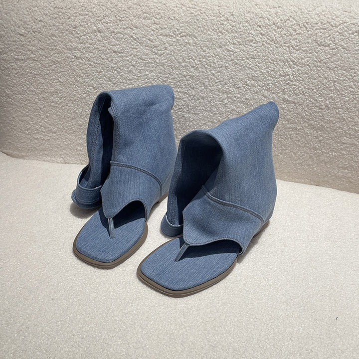 Damen nan wadenhoher Jeanslook-Stiefel mit Zehensteg offener Zehenpartie und verstellbarem Schnallenriemen Echo Archiv