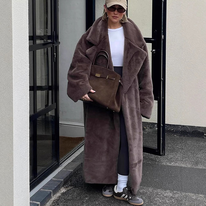 Damen Oversize Kunstfell-Maximantel mit weitem Revers Echoarchiv