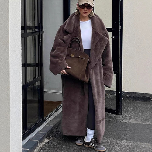 Damen Oversize Kunstfell-Maximantel mit weitem Revers Echoarchiv
