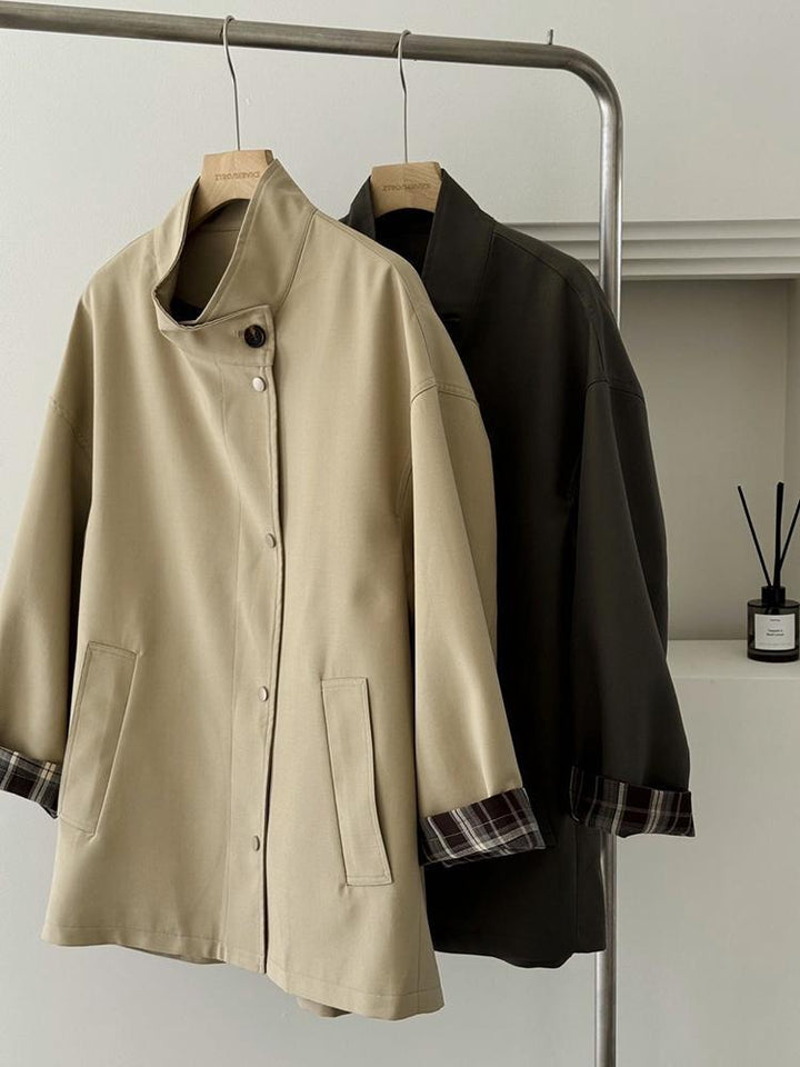 Damen Oversized Kurzmantel mit Stehkragen und kariertem Ärmelfutter Echoarchiv