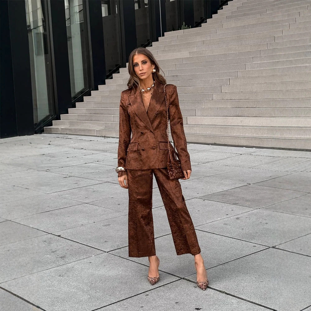 Damen Doppelreihiges Samt-Blazer und Cropped-Hose Co-Ord-Set Echoarchiv