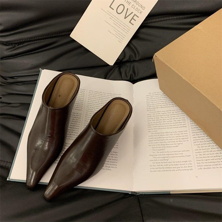 Damen Spitz zulaufende Slip‑On Mules mit skulptiertem Keilabsatz – Avérine