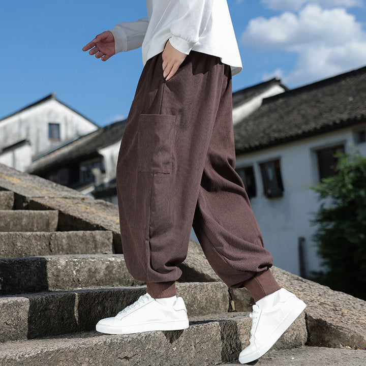 Herren Weitfallende Harem-Jogginghose aus Feincord mit dekorativem Quasten-Kordelzug Echo Archiv