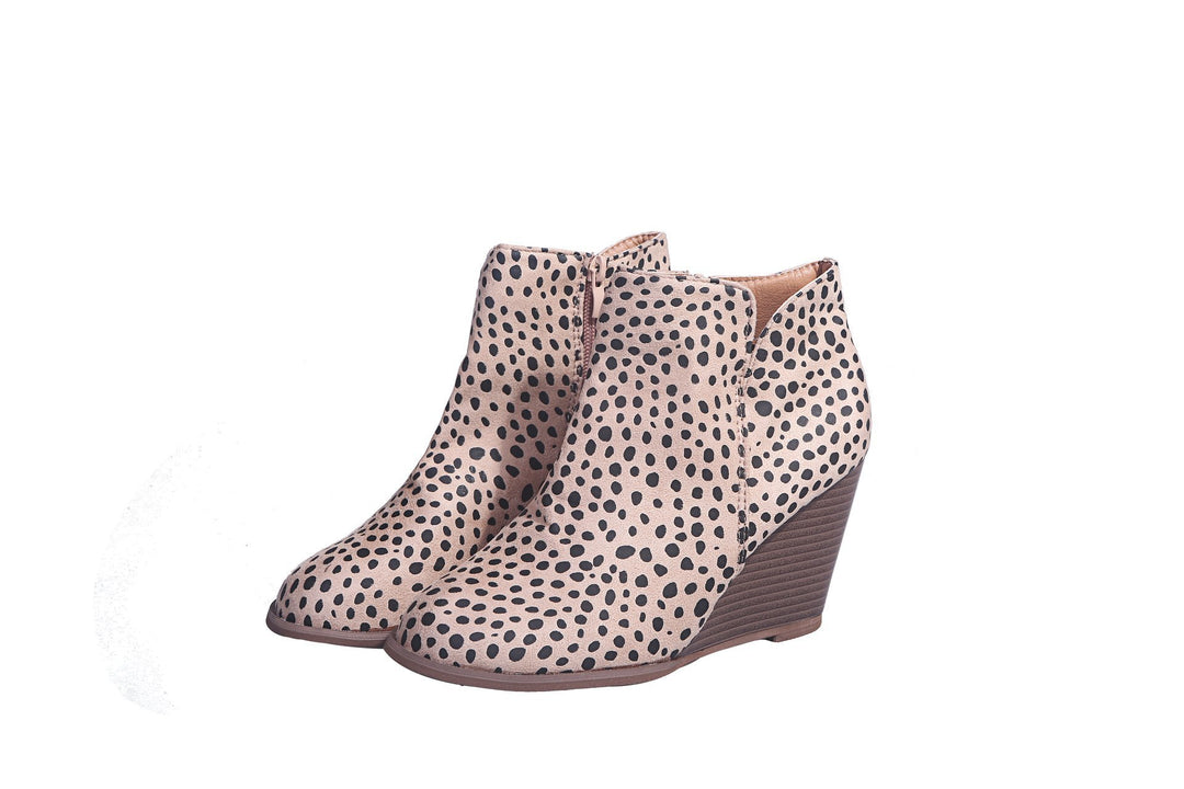 Damen knöchelhohe Keilabsatz‑Stiefelette mit seitlichem Reißverschluss – Varelle