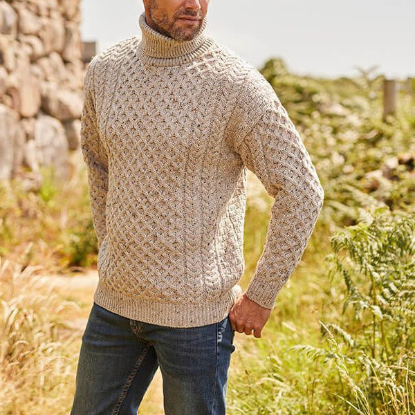 Herren Strickpullover mit hohem Kragen und strukturiertem Muster Echoarchiv