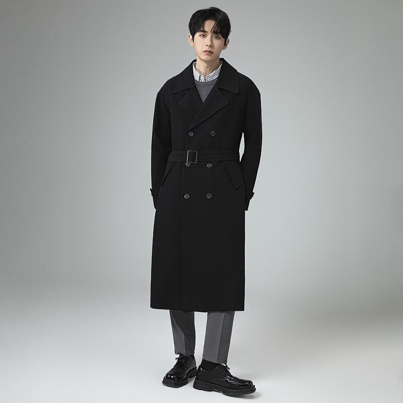 Herren Maxilanger Trenchmantel mit taillierendem Gürtel und minimalistischer Silhouette Echoarchiv