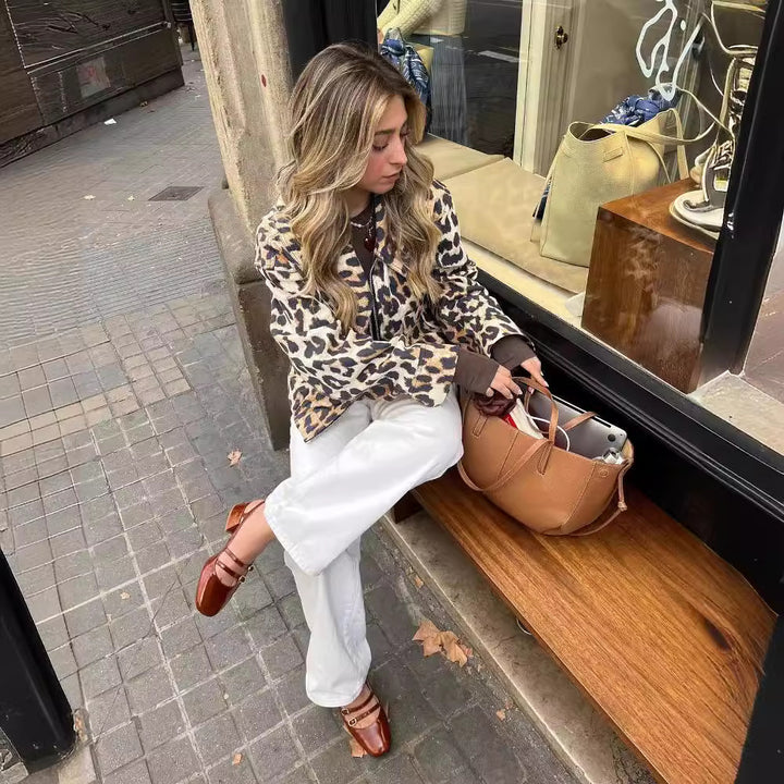 Damen Cropped-Fieldjacke im Leopardenmuster mit breitem Revers und Pattentaschen Echo Archiv
