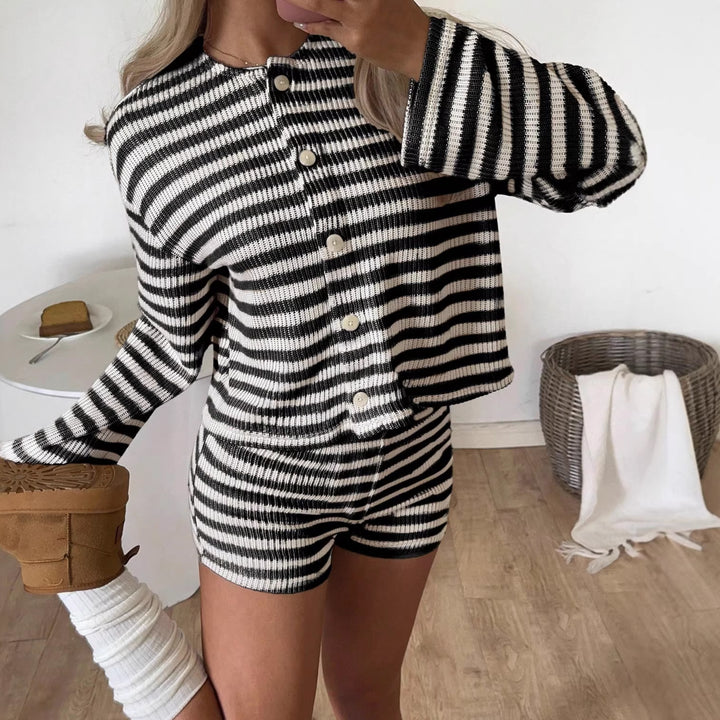 Damen nan gestreiftes Feinstrick-Loungewear-Set mit Knopfleiste und Highwaist-Shorts Echo Archiv