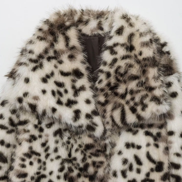 Damen Kurzjacke aus Kunstpelz im Snow-Leopard-Print mit weitem Revers Echo Archiv