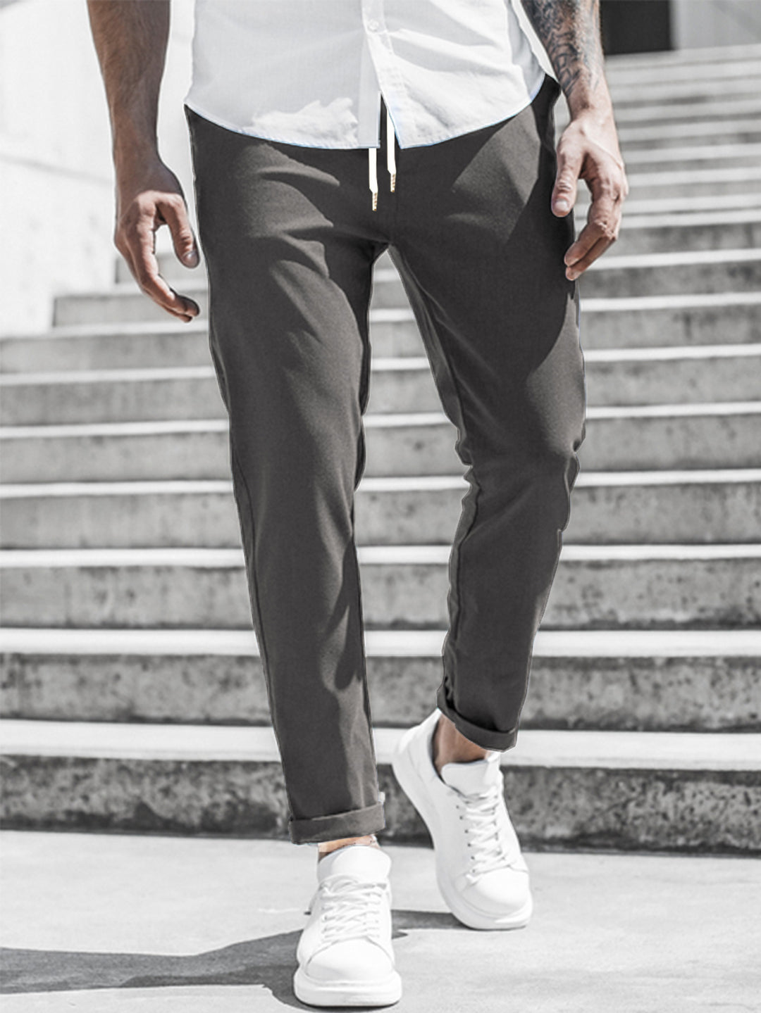 Herren Sportliche Chino-Hose mit flexiblem Bund und modernen Details Echoarchiv