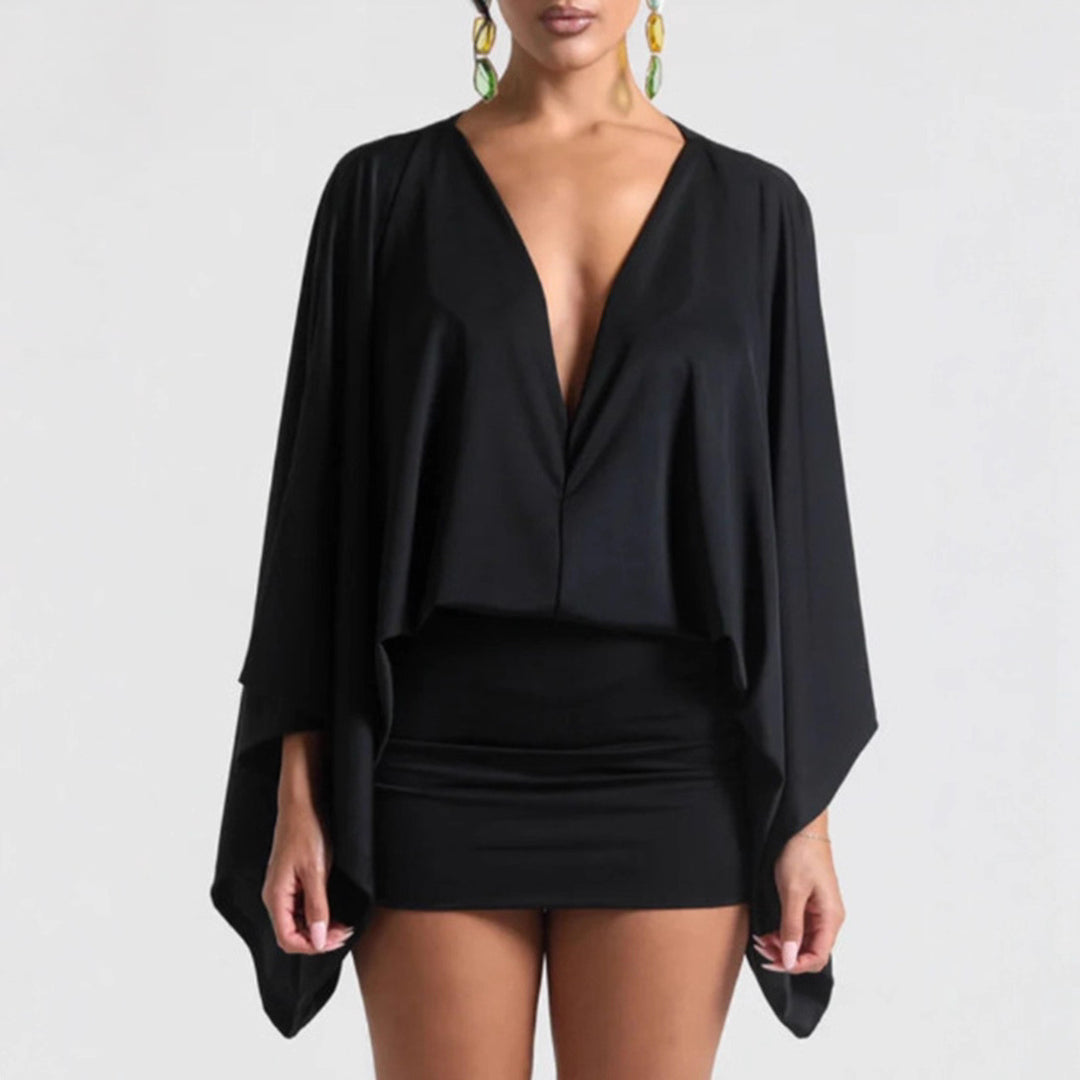 Damen nan Cape-Minikleid mit tiefem V-Ausschnitt, Fledermausärmeln und tailliertem Minirock Echo Archiv