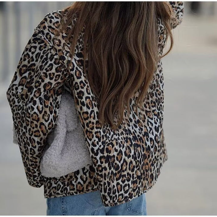 Damen Leichte Blousonjacke im Leopardenprint mit Bindebändern und aufgesetzten Taschen Echo Archiv