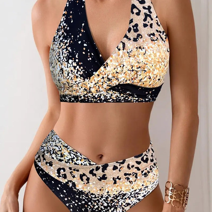 Damen Bikini-Set mit hoch taillierter Hose und asymmetrischem Oberteil Echo Archiv