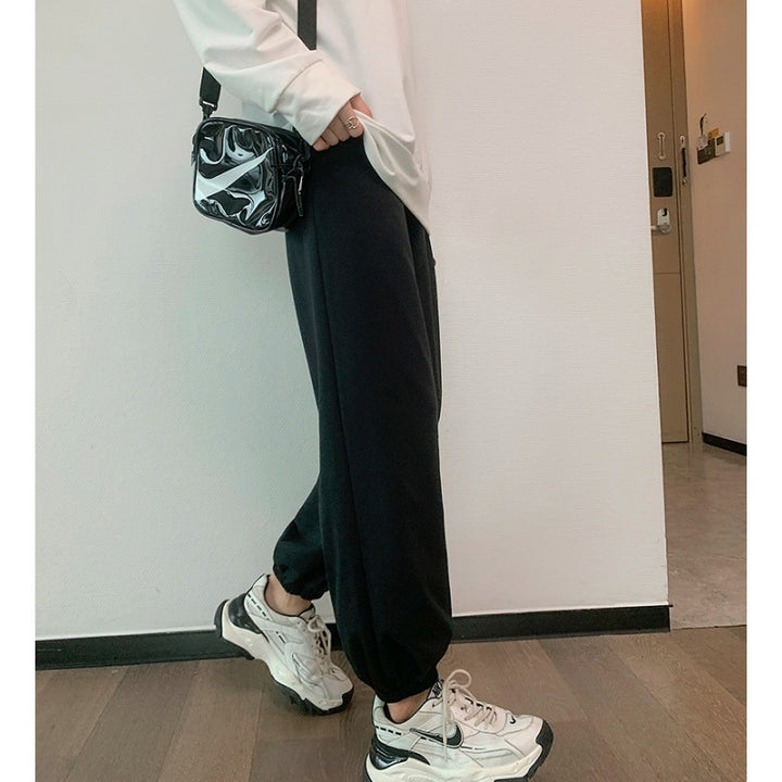 Damen relaxed-fit Sweatpants mit elastischem Kordelbund, seitlichen Eingriffstaschen und abgesteppten Saumnähten – Avélisse