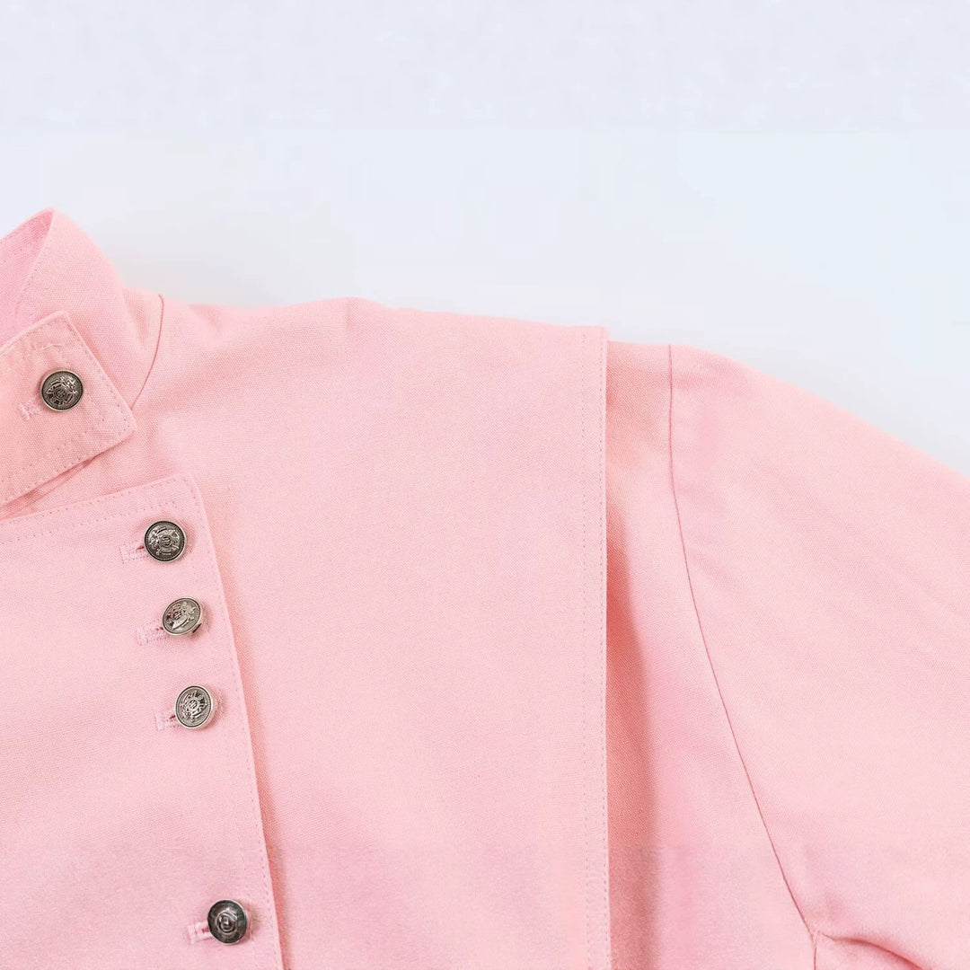 Damen Kurzblouson im Origami‑Look mit Stehkragen, asymmetrischer Knopfleiste und aufgesetzten Taschen Echo Archiv