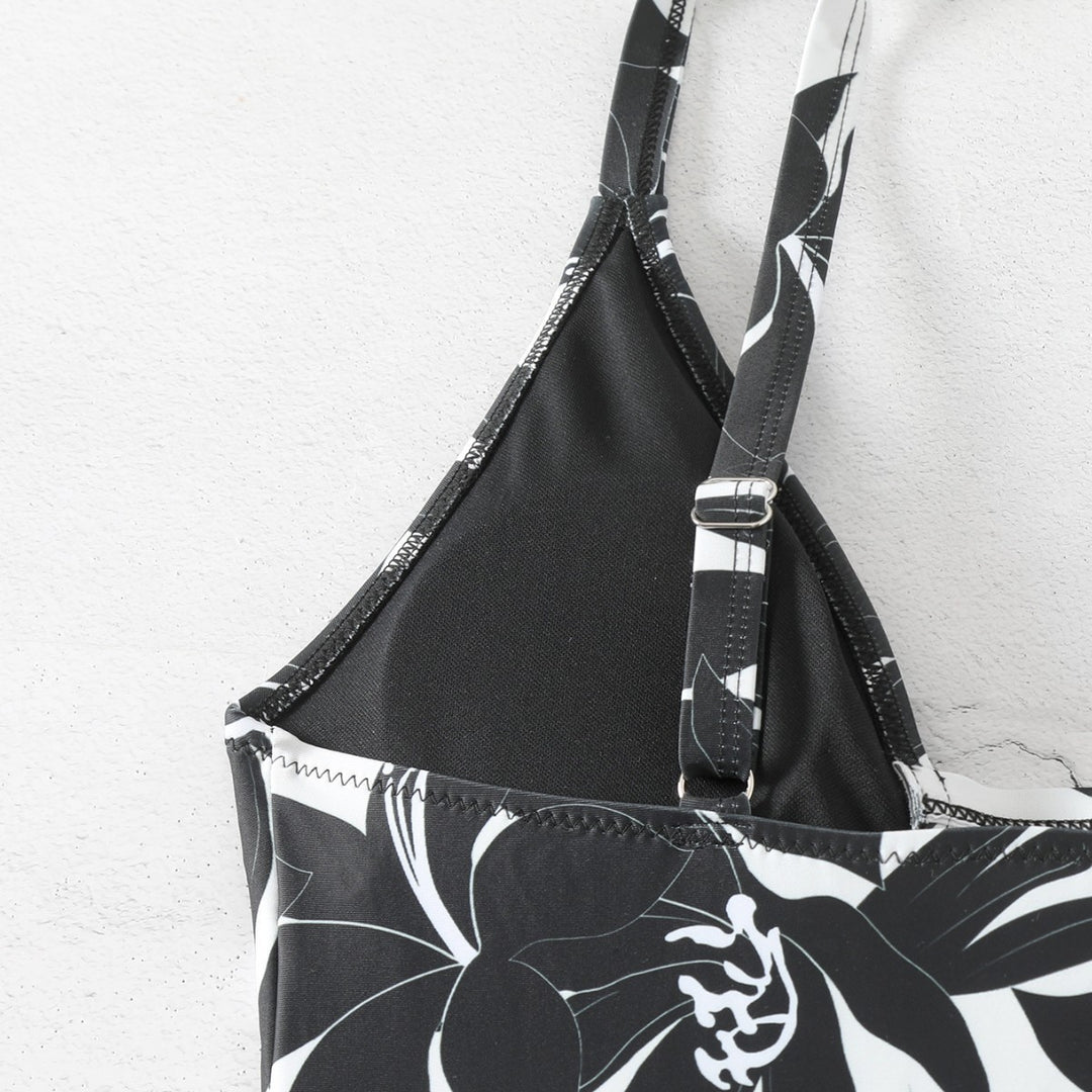 Damen Einteiler Badeanzug mit elegantem floralem Design und modernem V-Ausschnitt Echo Archiv