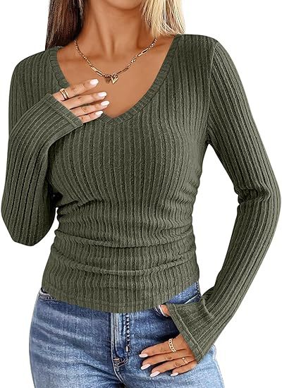 Damen Geripptes tailliertes Langarm-Feinstrickshirt mit V‑Ausschnitt und Ärmelschlitz Echo Archiv
