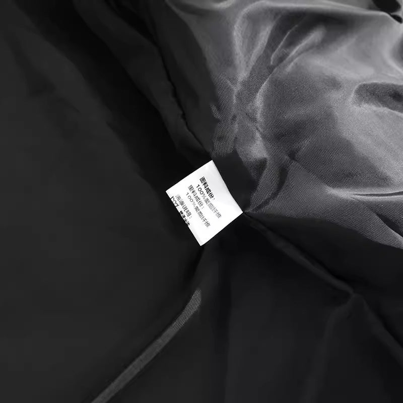 Herren sportliche Übergangsjacke mit verstellbarer Kapuze und reflektierenden Akzenten Echoarchiv