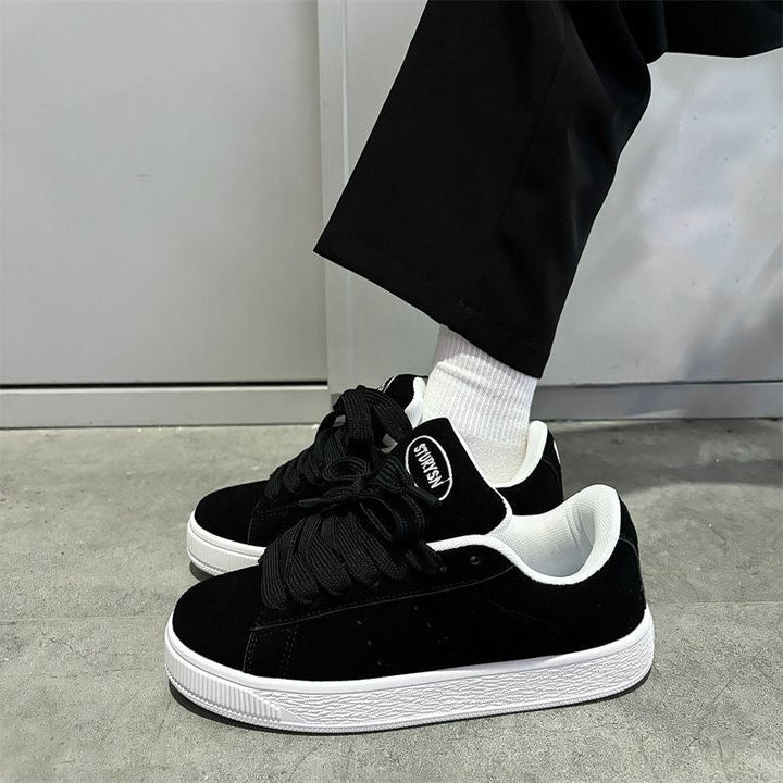 Damen Sneakers aus weichem Wildleder mit rutschfester Gummisohle Echo Archiv